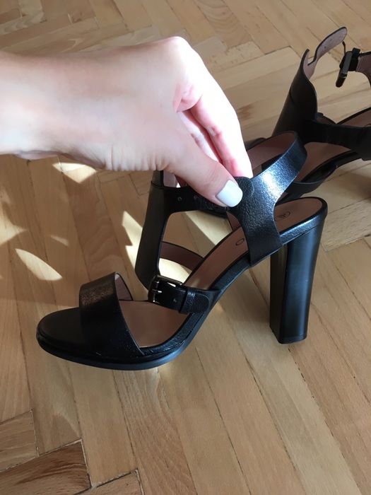 Босоніжки шкіряні