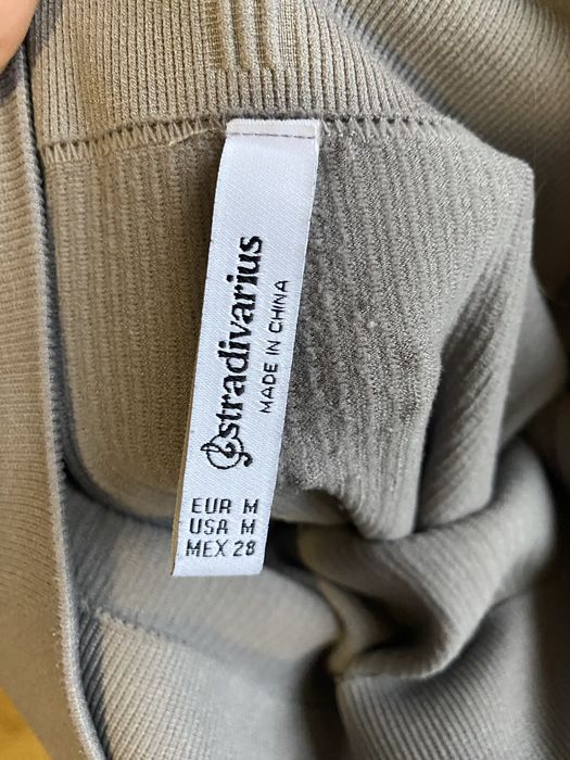 Тёмно-серые лосины в рубчик stradivarius