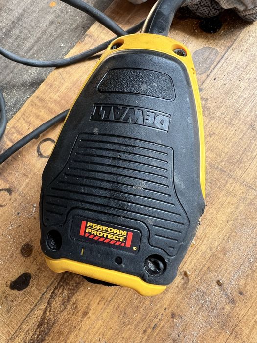 Ексцентрикова шліфмашинка Dewalt dwe 6423