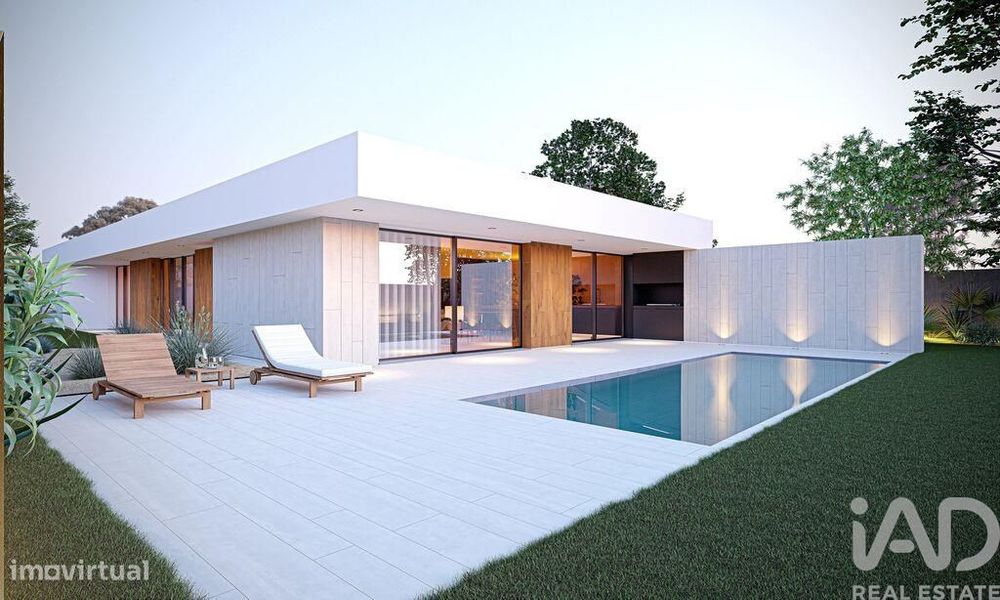 Casa / Villa T3 em Santa Maria, São Pedro e Sobral da Lagoa de 175,00