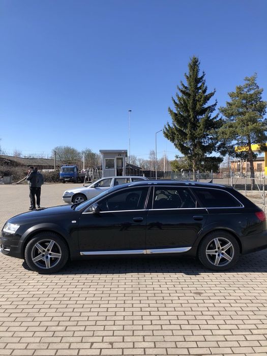 AUDI A6 ALLROUD чорного кольору комфортна в їзді в ідеальному стані!!!