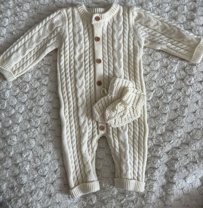 Вязаний костюмчик для немовлятка