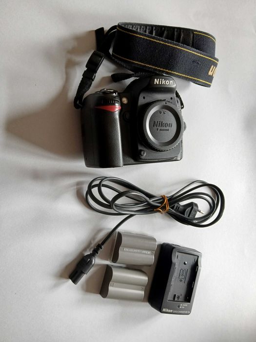 Máquina fotográfica NIKON D80; óptimo estado; 2 baterias e carregador