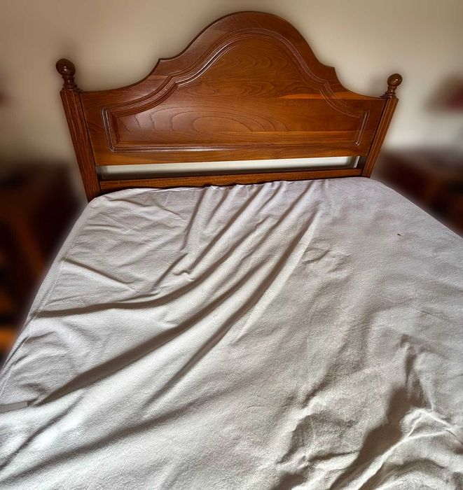Cama de Casal em Madeira Maciça (190 x 138 cm) - Excelente Estado