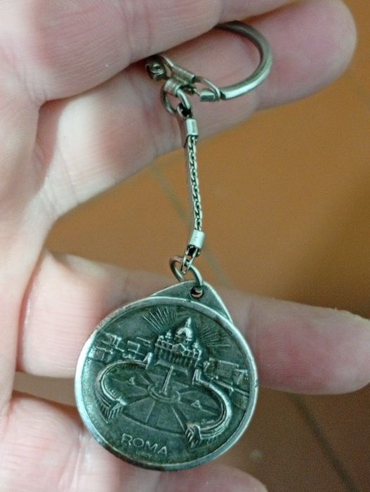 Medalha pequena Papa João Paulo II em porta chaves