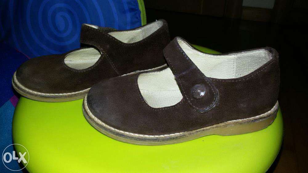 Sapatos camurça castanhos loja bairro Assunção