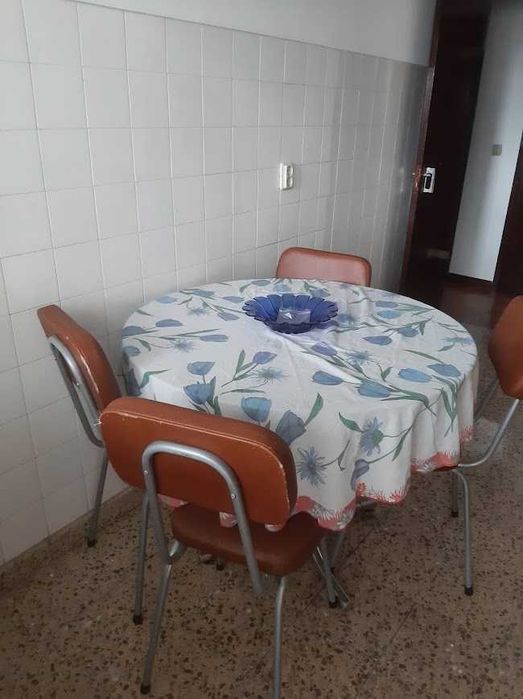 Aluga-se quarto no centro de Águeda