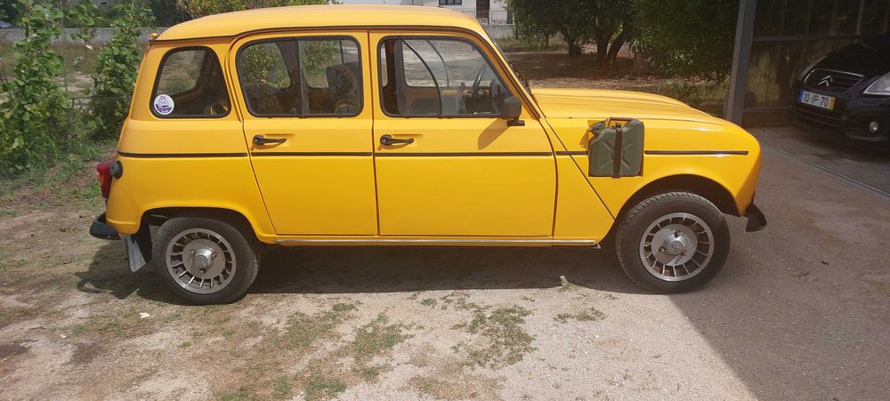 Renault 4 GTL -- 3750€ -- 1988 -- caixa 5 velocidades, motor musculado. Aceito retoma de moto 4 de marca japonesa, com acertos da minha parte.