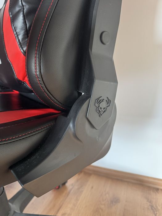 Fotel gamingowy Diablo X-Horn 2.0 Normal Size, czarno-czerwony