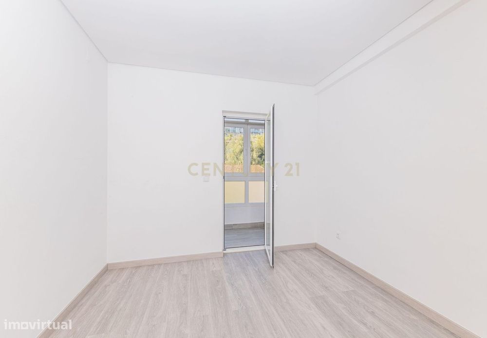 T2 Totalmente Remodelado | Dafundo – Cruz Quebrada | 80 M² | Elevador