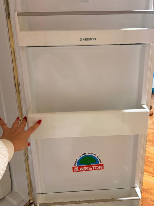 Frigorífico Ariston de encastre