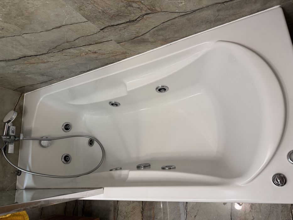 Banheira hidromassagem com painel extraivel