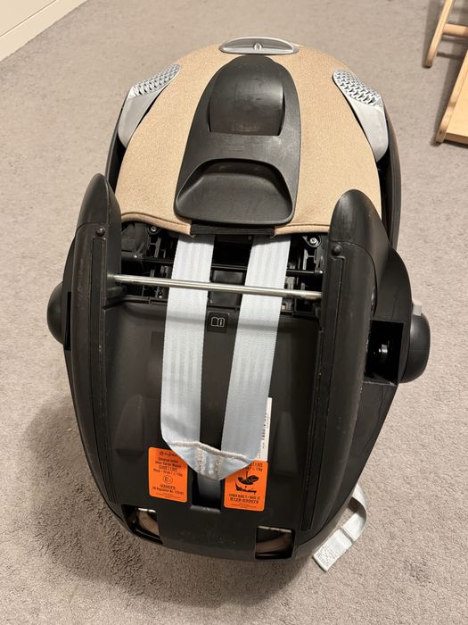 Cybex Cloud T i-Size Cozy Beige + isofix + adaptadores Melio