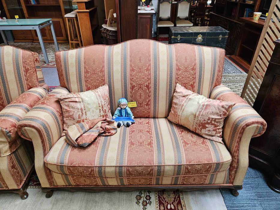 Sofá em pele de dois lugares - Algumas marcas de desga