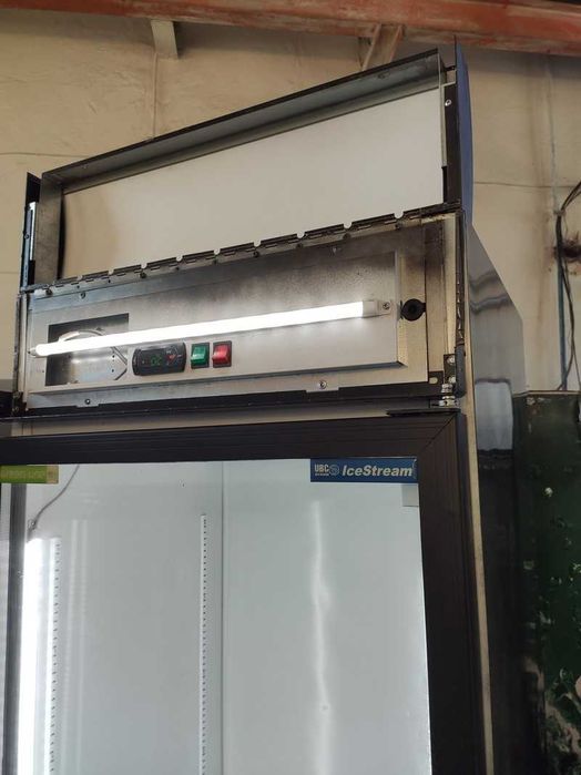 Холодильна шафа вітрина скляна UBC Dynamic Сірий. Відмінний стан!