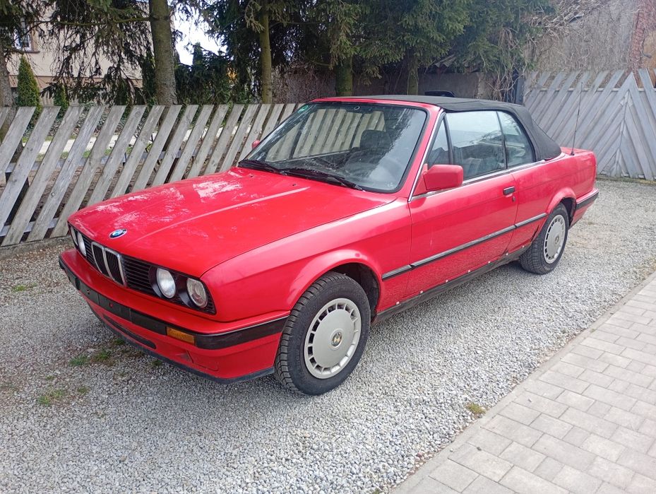 BMW E30 320i Brillant rot Cabrio szeroka lampa