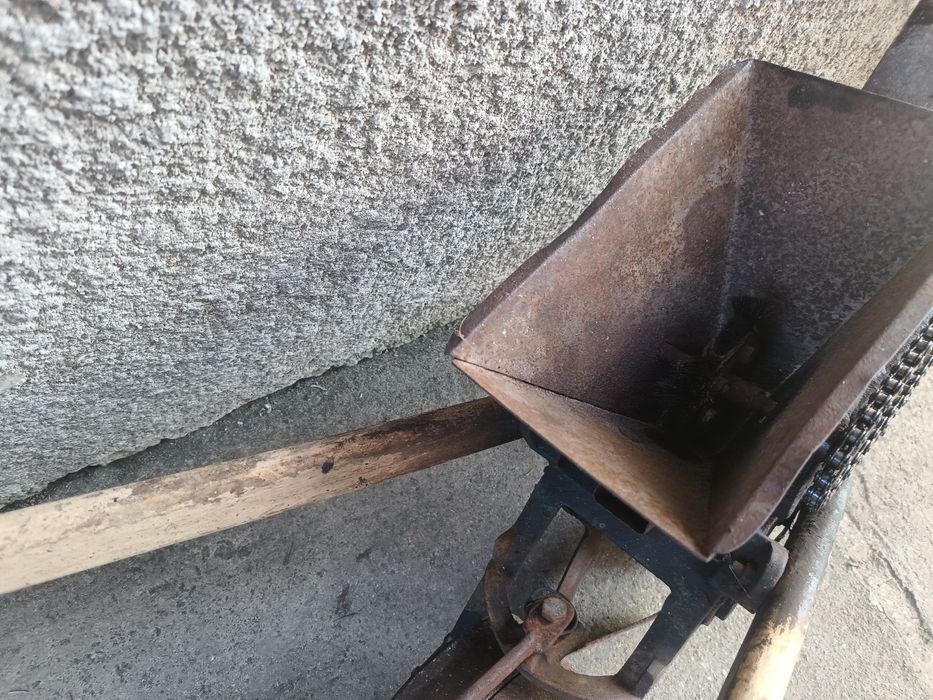 Siewnik taczkowy ręczny do warzyw