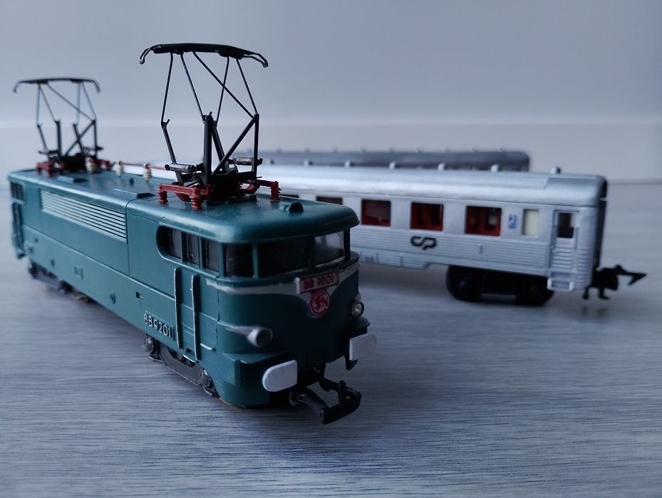 Locomotiva eléctrica SNCF BB 9201 + carruagens Inox H0 1:87