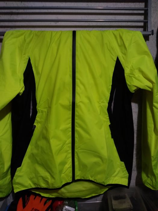 Sprzedam kurtkę damska przeciwdeszczowa