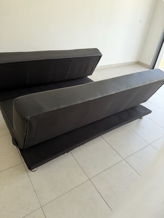 2 Sofas cama - pele sintetica