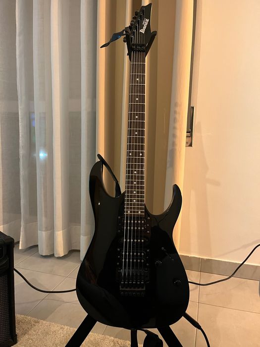 Guitarra ibanez gio GRG270B + Amplificador Peavey vypyr + estojo rijo