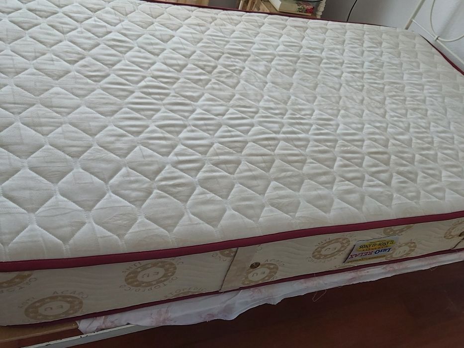 Cama de ferro antiga