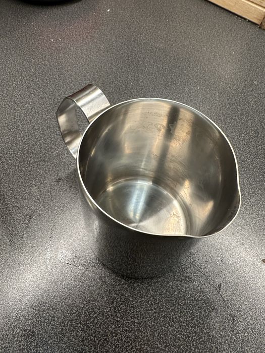 Ciśnieniwy ekspres do kawy De’Longhi w zestawie