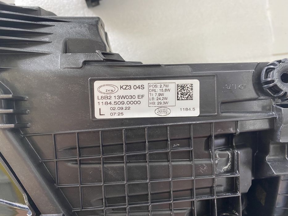 Светодиодные фары Premium на Land Rover Defender L663