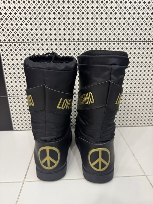 Зимові чоботи LOVE MOSCHINO