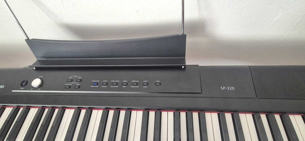 Piano marca thomann