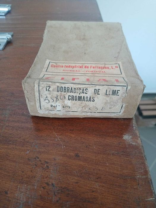 Dobradiça cromada