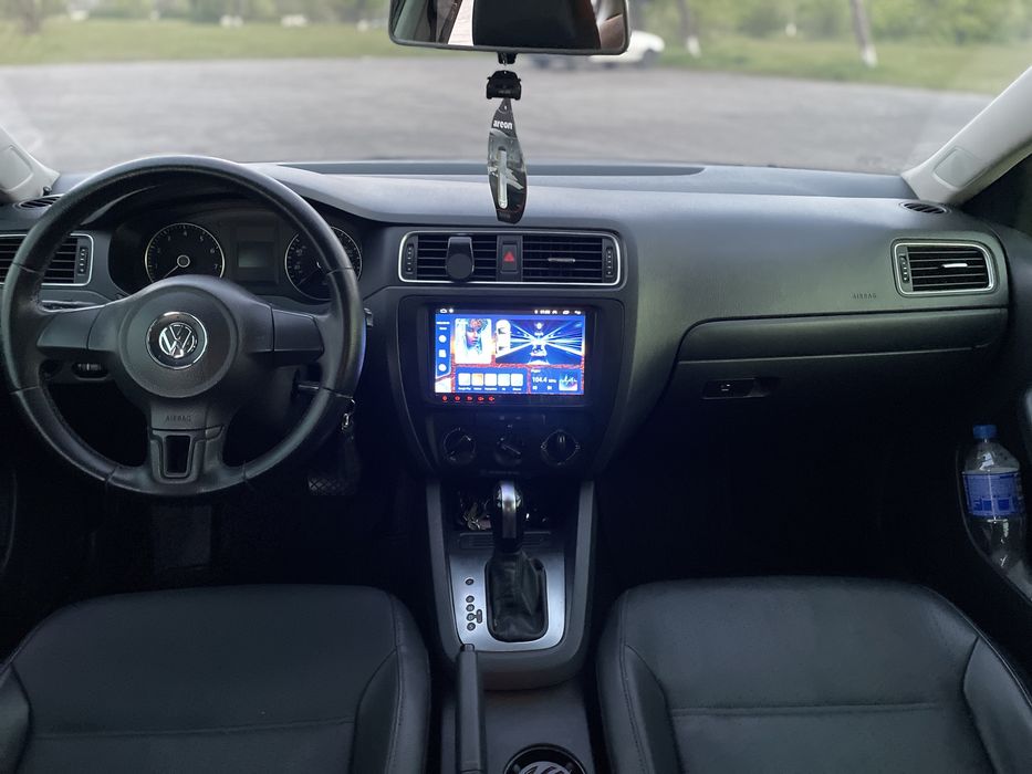 Volkswagen Jetta VI 6 1.8TSI