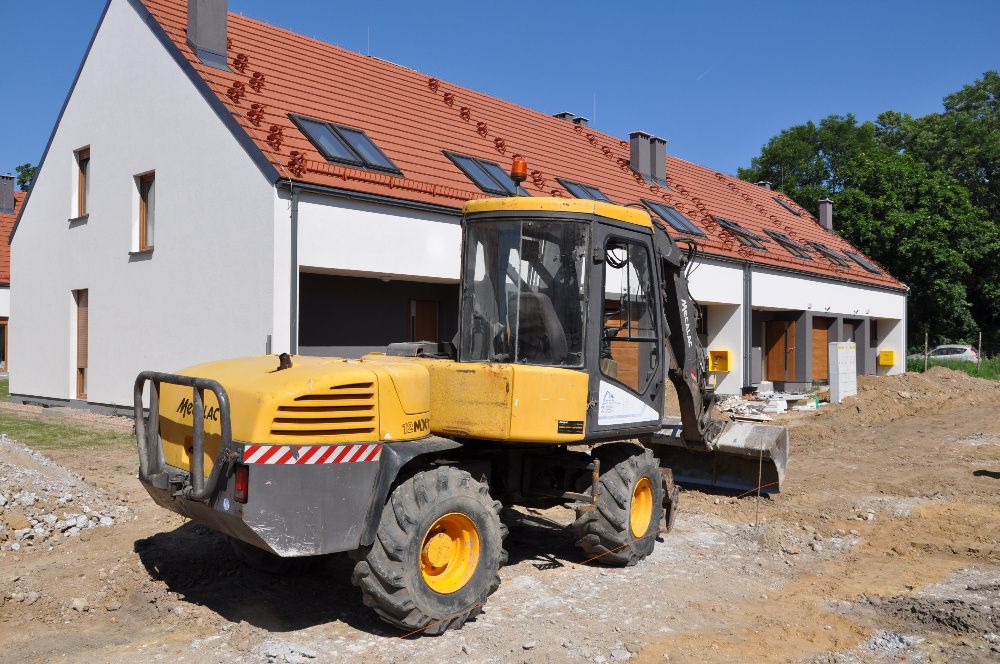 Usługi koparką Mecalac, wynajem koparko ładowarka, kucie młotem