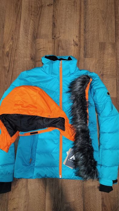 Продам нову куртку.