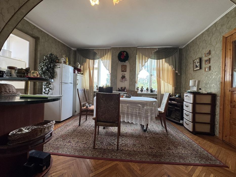 Продаж будинку для великої родини