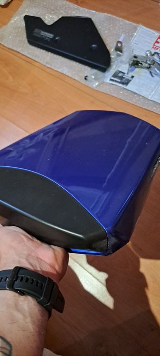 Tampa traseira Moto R6