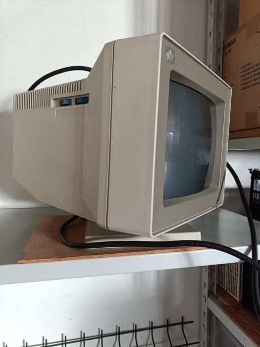 IBM Monitor antigo para coleccionador em Viana do Castelo