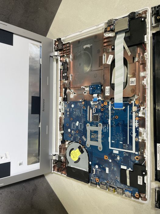Ноутбук Lenovo Z50-75 15,6"/ на запчастини! N3184