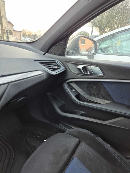 samochód osobowy BMW seria 1 F40