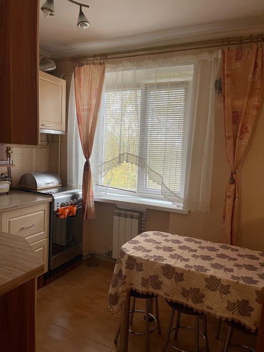 Квартира 3-кімнатна (район АТБ, стоматології дента люкс)