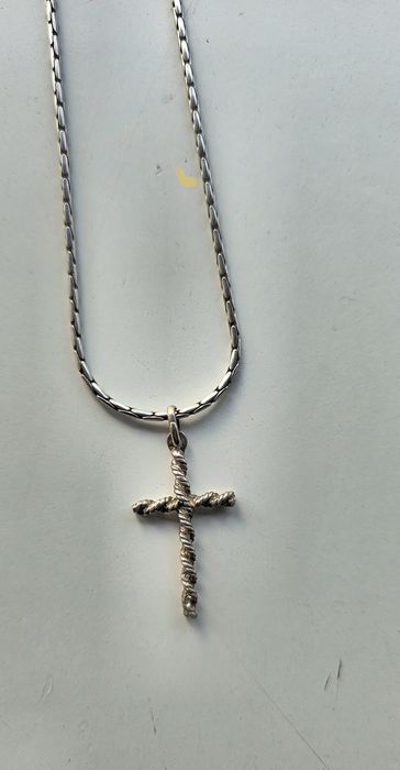 Fio de prata com crucifixo