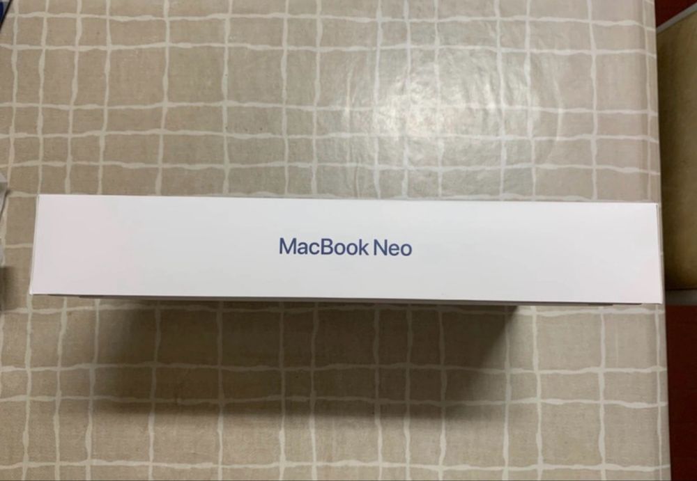 MacBook Neo blue