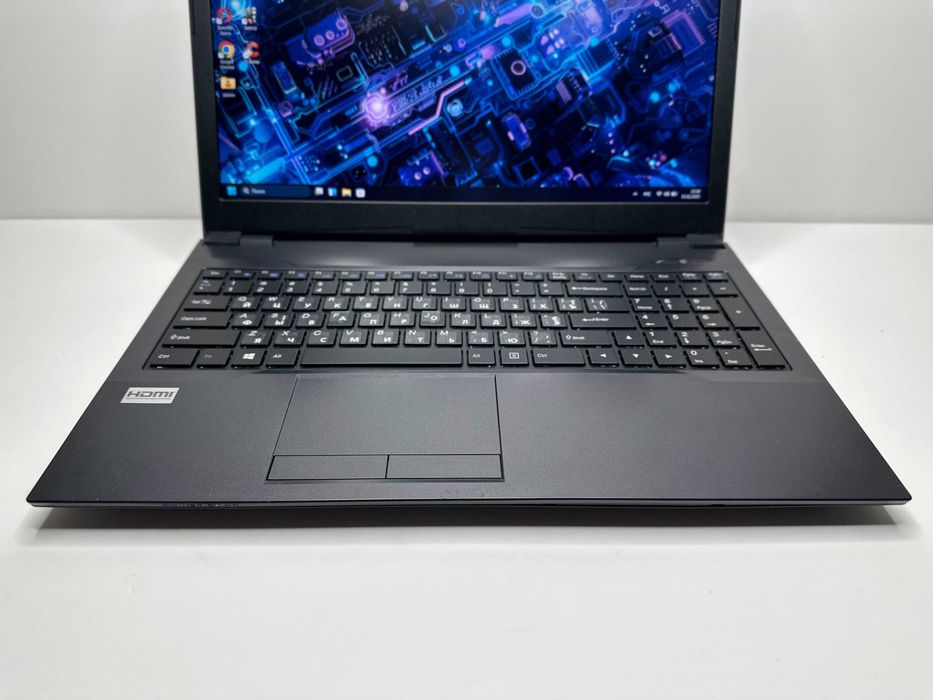 Потужний унікальний Clevo NB50TZ, i3-8100, 8Gb, SSD+HDD, FHD IPS 15.6