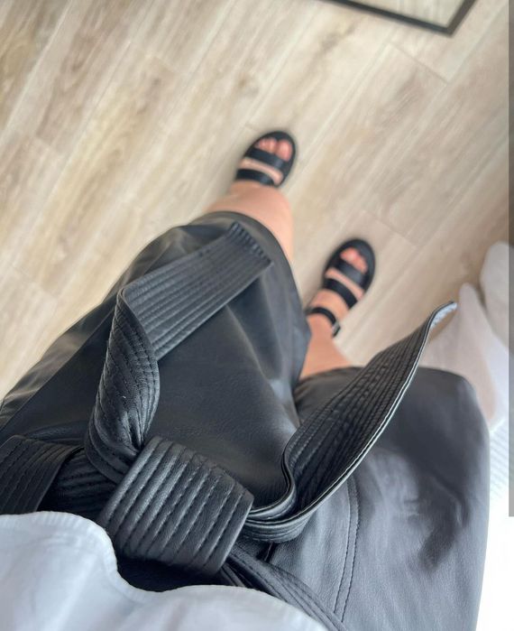 Шорти з еко шкіри. Дуже стильні! Розмір S-M. Нові!