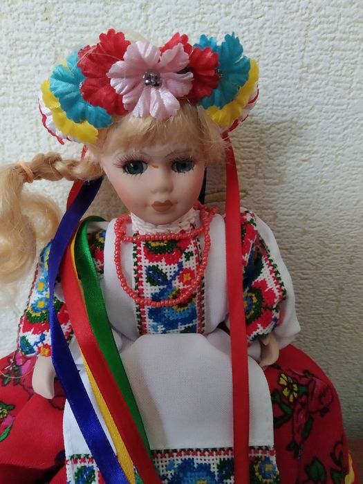 Сувенір, подарунок, інтер'ерна фарфорова лялька, Українка