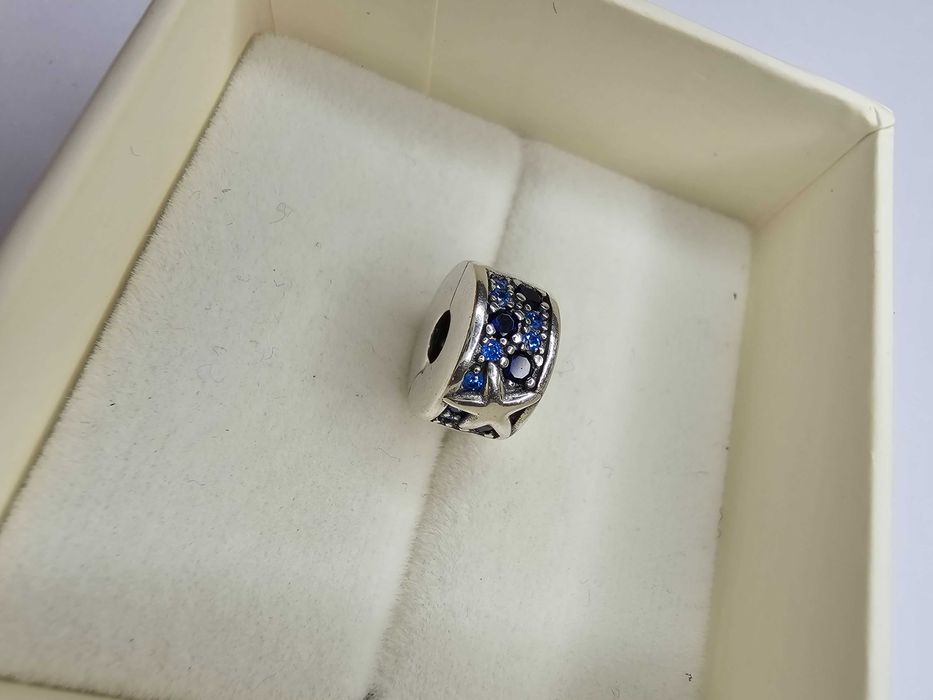 Srebrny charms do bransoletki Pandora Srebro 925 klips niebieski