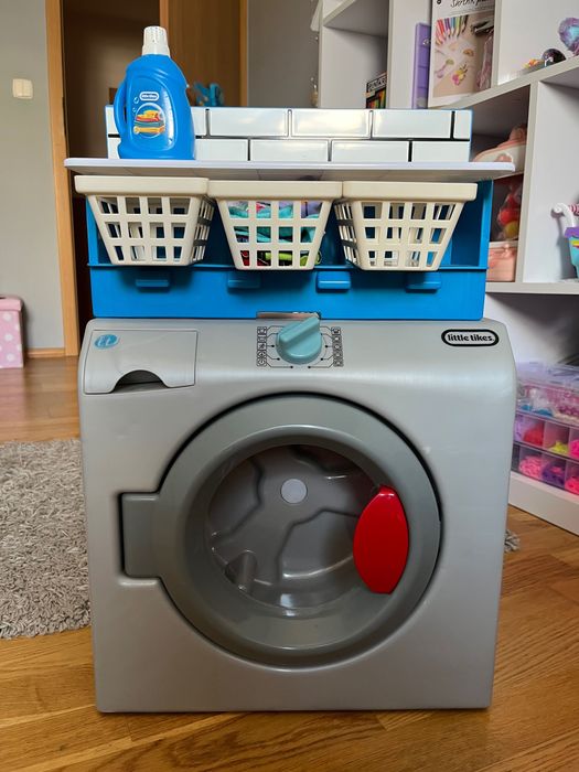 dziecięcą pralkę Little Tikes.
