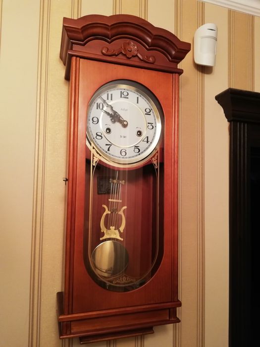 Часы настенные Германия Adler.