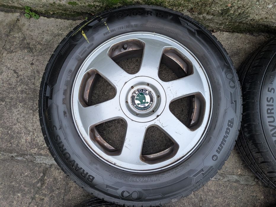 Felgi aluminiowe 15  5x100 skoda z oponami letnimi 196/65/15R 2019r