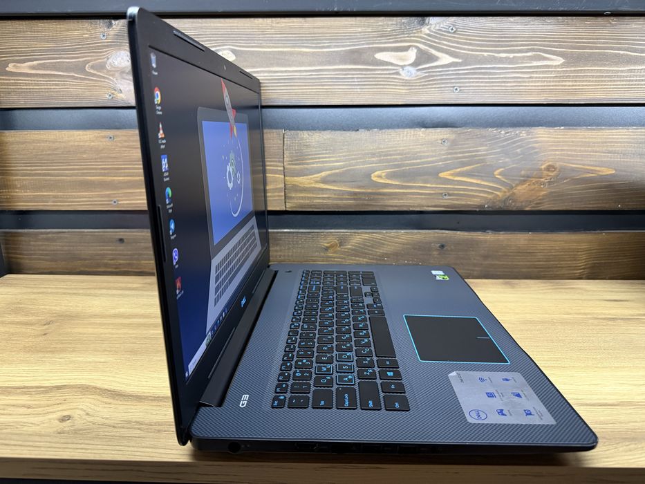 Dell G3 3779 17,3" FHD GTX 1050 i5-8300H/32GB/256GB +1TB/32%
